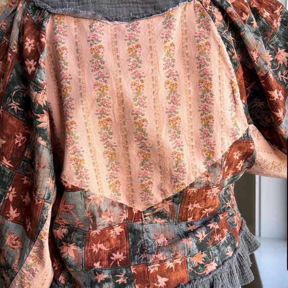 POL Boho Chic Petal Kiss Ruffle Top Blouse Charcoal Multi women’s medium NEW - Picture 4 of 6